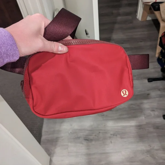 Lululemon Everywhere Belt Bag NWOT - Picture 2 of 5